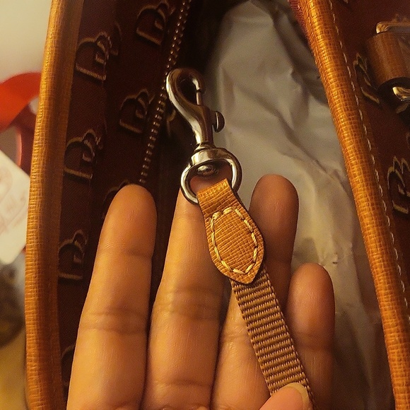Dooney & bourke rose black gold same size to mustard - Picture 11 of 11